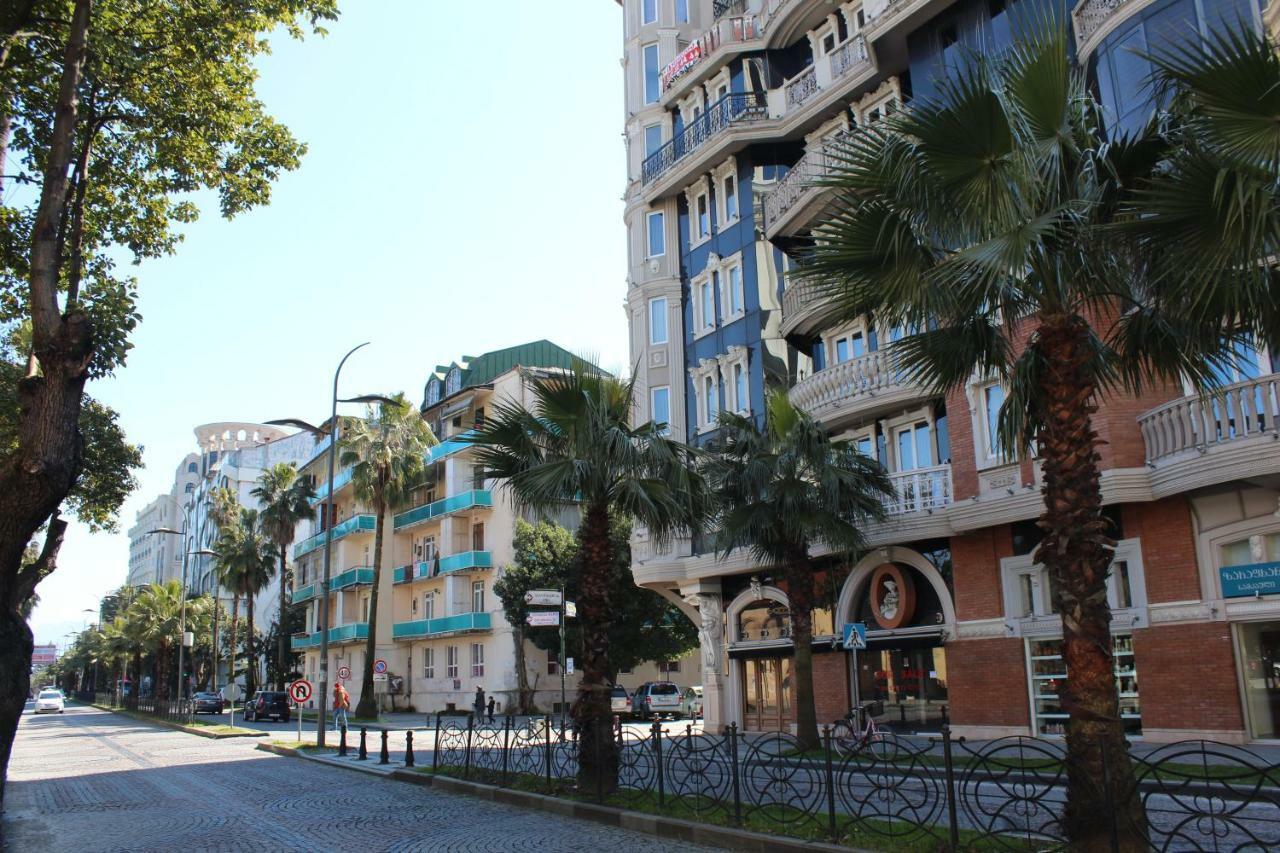 Batumi Apartment In Front Of Sheraton Luaran gambar