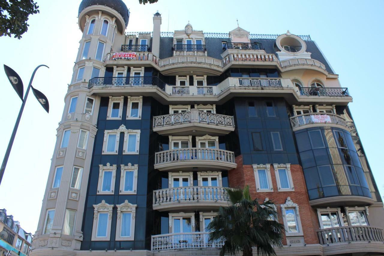Batumi Apartment In Front Of Sheraton Luaran gambar