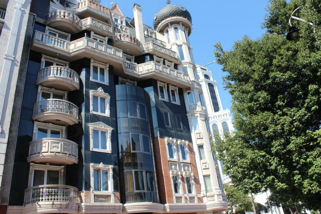 Batumi Apartment In Front Of Sheraton Luaran gambar