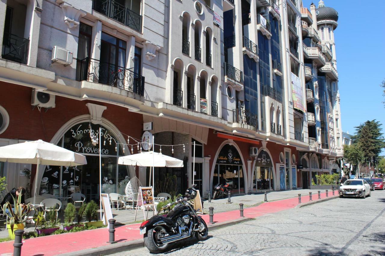 Batumi Apartment In Front Of Sheraton Luaran gambar