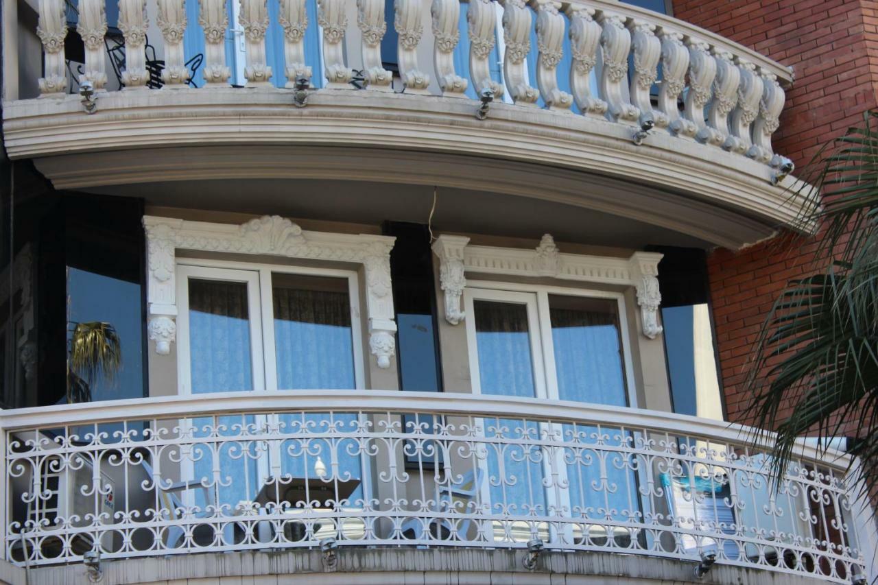 Batumi Apartment In Front Of Sheraton Luaran gambar