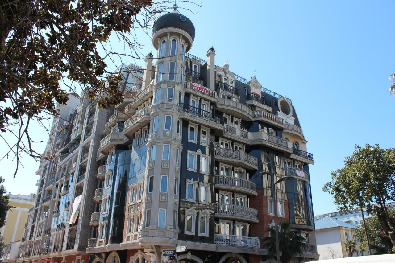 Batumi Apartment In Front Of Sheraton Luaran gambar
